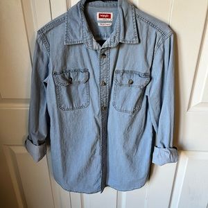 WRANGLER DENIM SHIRT.  Size Small